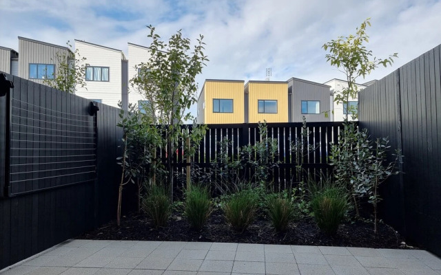 Brand New House by Botany - Parking