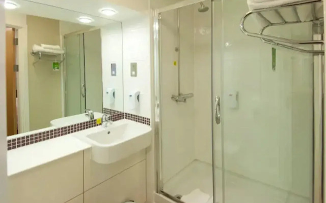 Premier Inn Cardiff West