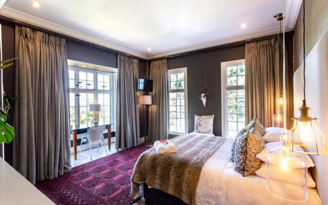 Taunton Manor