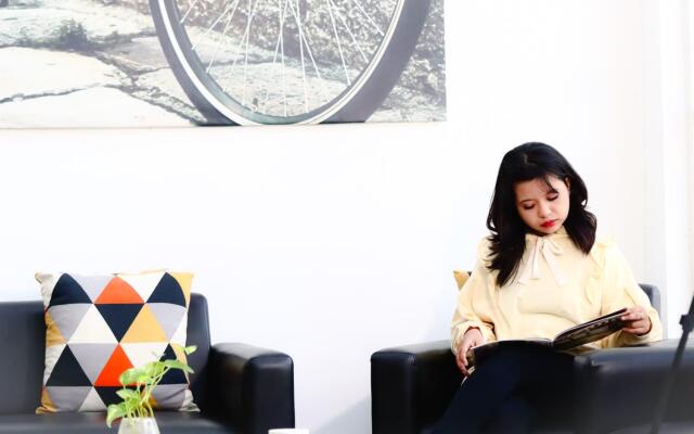 De La Charis Hotel by Waringin Hospitality