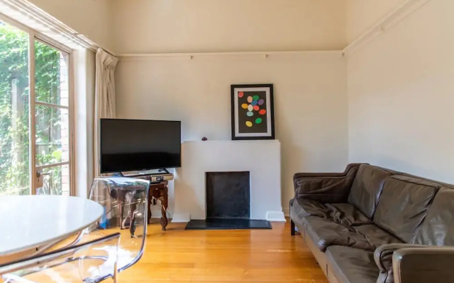 Authentic 1 Bedroom Apartment In Charming Fitzroy
