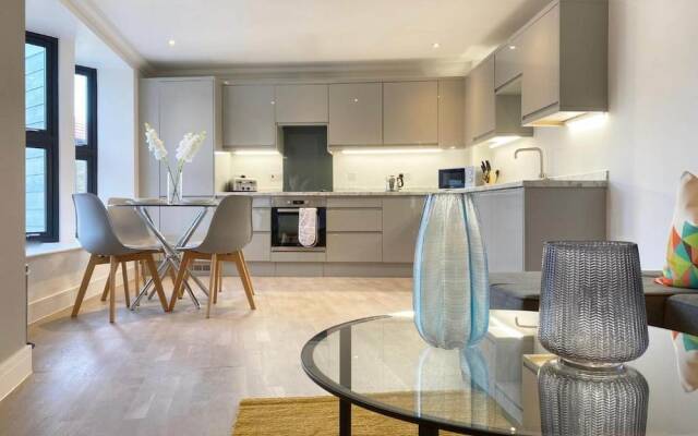 Modern Stylish 2 bedroom 2 Bath Apts.