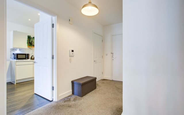 Modern Greenwich Flat With Parking