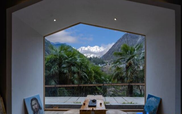 Hailuogou Luanxi Hidden Mountain Snow Mountain Scenic Hot Spring Resort Hote