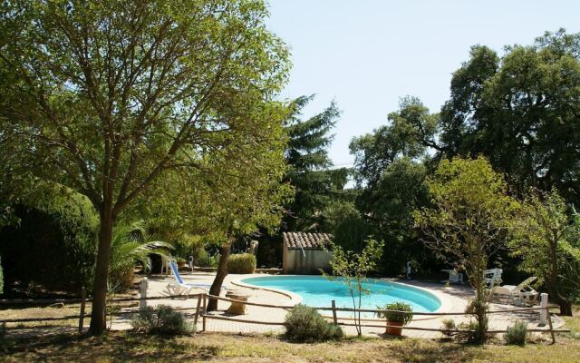 Charming Villa in Cavalaire-sur-mer With Pool