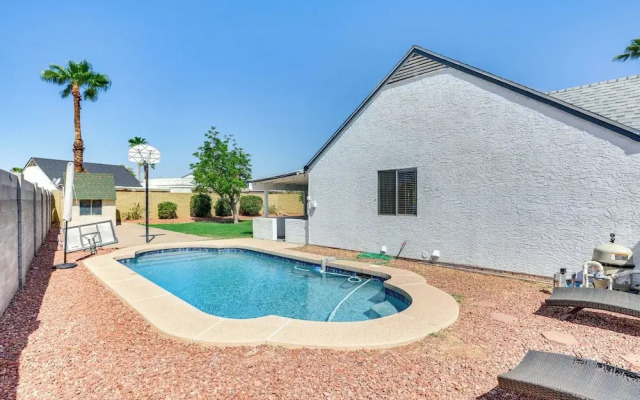 Glendale Home w/ Pool, Basketball + Bbq!
