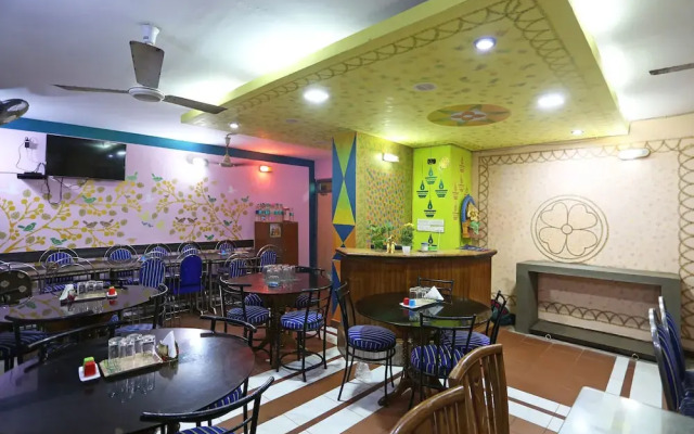Capital O 6077 Hotel Ashraya
