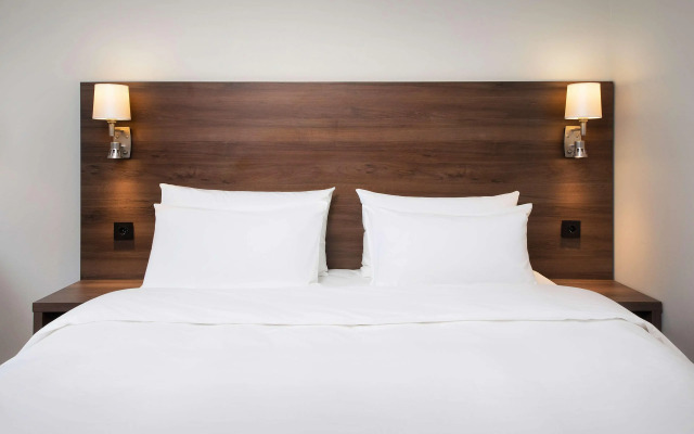 Park Inn by Radisson Oslo Airport Hotel West