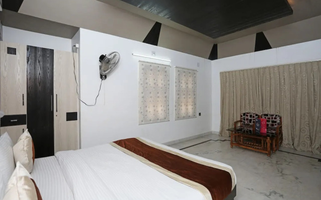 OYO 6680 Hotel Galaxy International