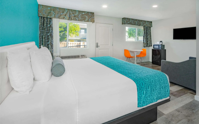 Howard Johnson Suites by Wyndham San Diego Chula Vista/BayFt