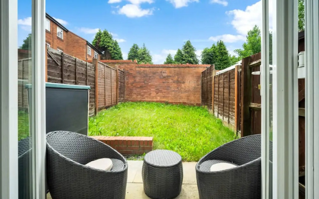 Cute Modern Mews Home in Oldbury