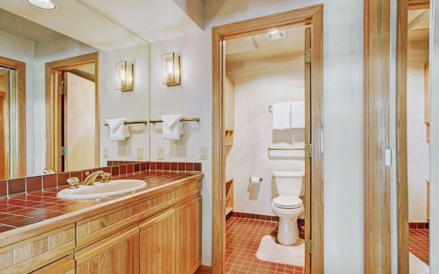 2725 Chateaux DMont by RedAwning