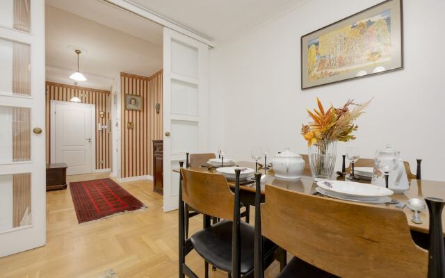 Apartment With 3 Bedrooms by Renters