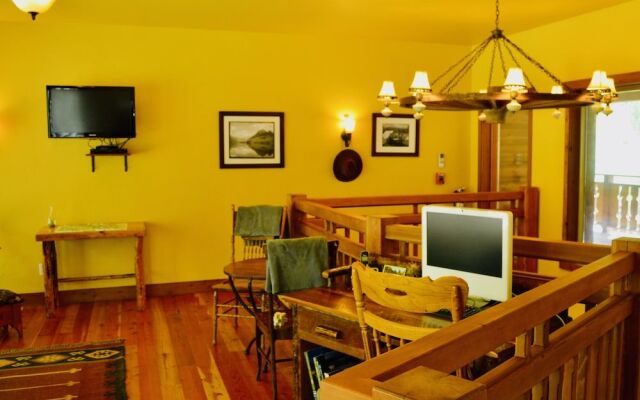 Glacier Guides Lodge
