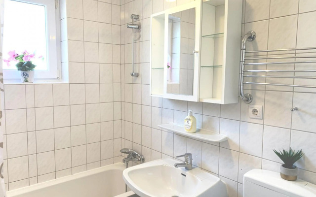 Mountain View 1-Bedroom Apartment-Top 1