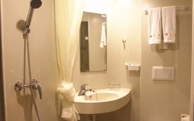 Junqiang Shangwu Hotel