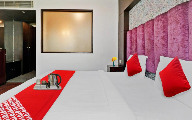 OYO 90654 Hotel Grand Luxury