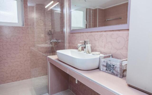 Modern 3-bedroom Apartment Next to Koridallos square