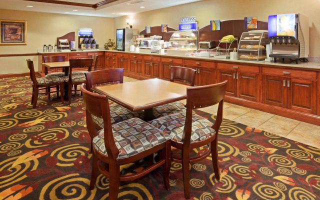 Holiday Inn Express Mitchell by IHG