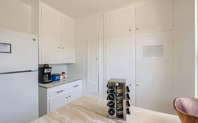 Signature KING 1BR In Top Beach Location (AB)