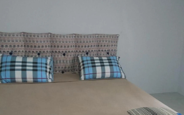 Easy Rooms and Minimart