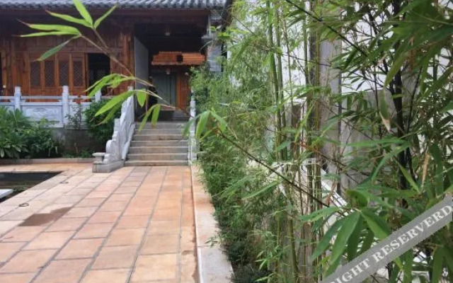 Jianshui Yanqitang Private Courtyard Inn (Jianshui Ancient City Small Train Store)