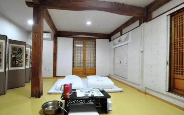 Gallery Jin Hanok Guesthouse
