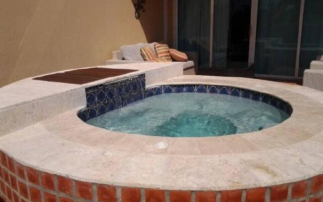 3 Br Condo With Hot Tub