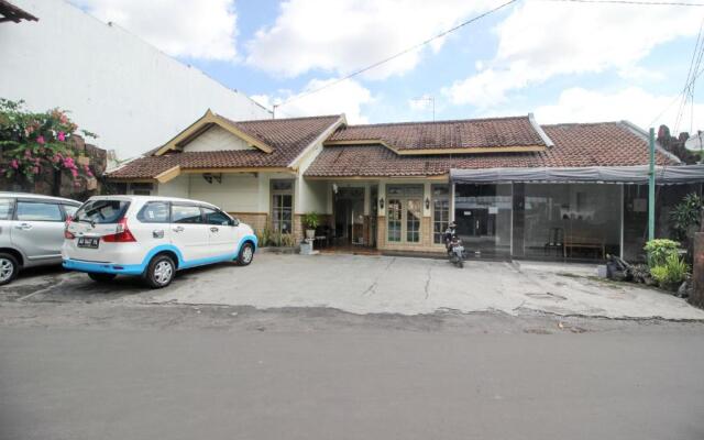 RedDoorz near RS Sarjito Yogyakarta 2