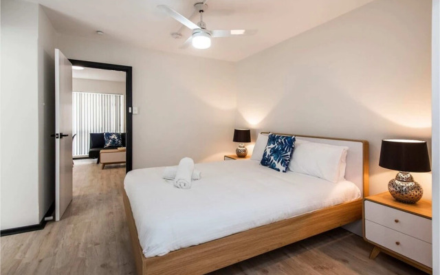 Modern 1 Bedroom Apartment Near the River and the City