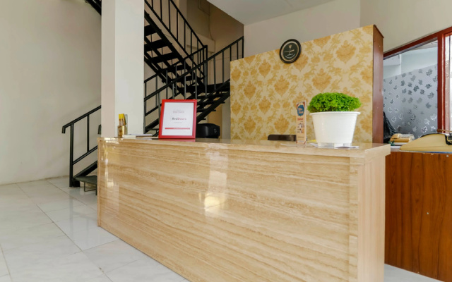 RedDoorz Plus @ Slamet Riyadi – Lobby – Surakarta