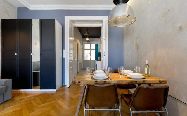 Designer Dream Home In The Absolute Center