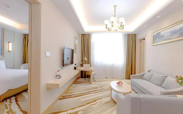 Vienna International Hotel (Wuhan Miaoshan Institute of Technology)