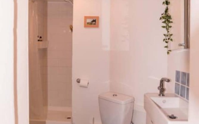 Comfortable Apartment in Leith