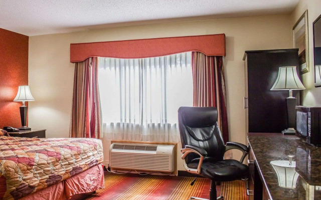 Rodeway Inn Macarthur Airport