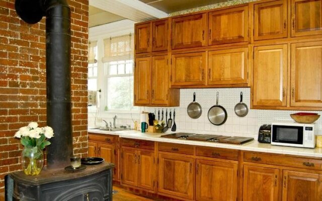 The Albanus Phillips Inn