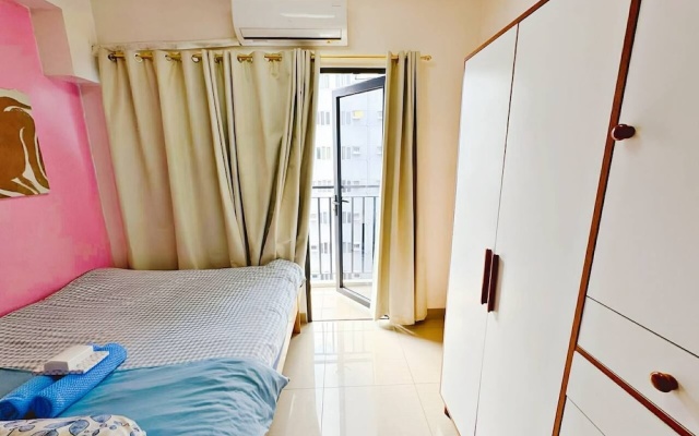 Budget Staycation MOA WiFi Smart TV