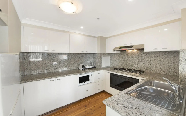 YEHS Hotel Sydney Harbour Suites