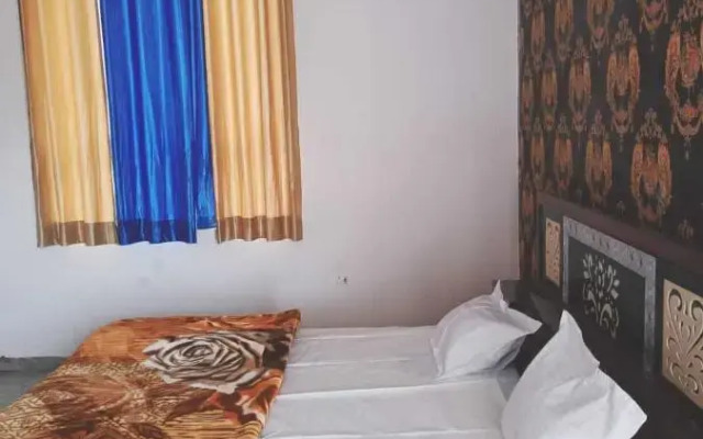 Oyo Flagship 80591 Hotel Tri Palace