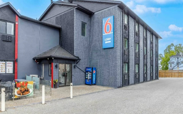 Motel 6 Niagara Falls, ON – Near the Falls