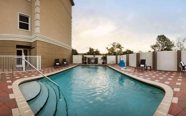 Country Inn & Suites by Radisson, Tampa Airport North, FL