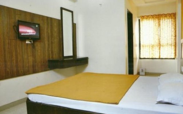 1 BR Guest house in Near Sai Temple, Palkhi Road, Shirdi, by GuestHouser (0AB6)