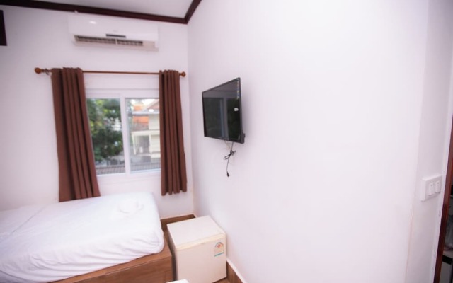 Ruby Riverside Hotel & Hostel