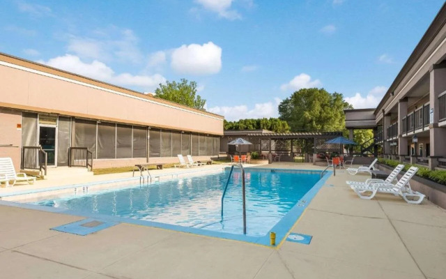 Clarion Inn & Suites