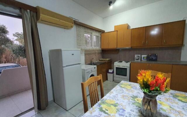 Almiri Apartments By the sea