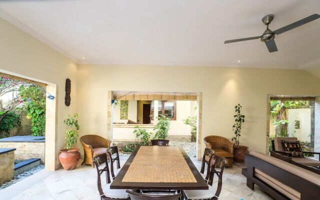 3 bedroom villa river side Legian