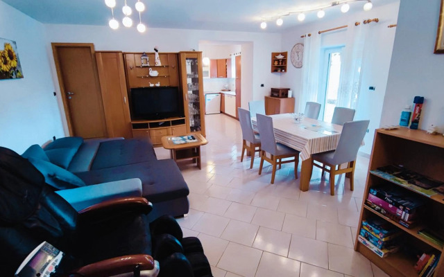 Apartment Wine & Olive oil Mofardin