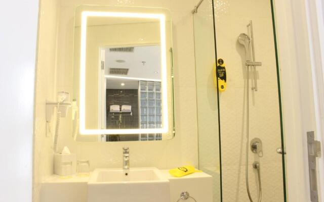 YELLO Hotel Harmoni Jakarta