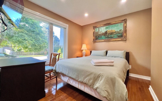 Cozy Home Near Transit & Hillcrest Mall with Free Parking