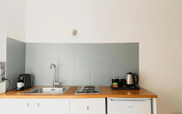 Olive Grove Beachfront Apartments & Suites